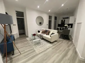 Newly Refurbished Designer 2BR w/ Free Parking - Image 3