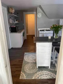 Cozy 2 Bedroom rental on Elm… - Image 5