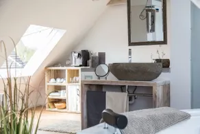 Wellness suite with hot tub in Essen - Image 4