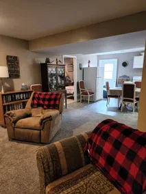 Lovely 3- bedroom apartment with street parking. - Image 4