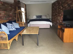 Private access, ensuite, Air Con. - Image 4