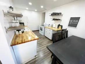 Comfortable Gonzaga unit close to downtown Spokane - Image 2