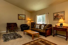 Beautiful Western Home in Pines near Crater Lake - Image 4
