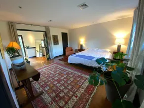 Lovely 3 Bdrm Retreat with Beautiful Backyard - Image 5