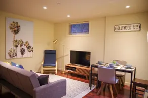 Charming 2 Bedroom Garden Suite with Private Patio - Image 2