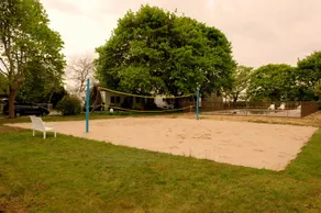 10 Bedroom Hampton House with a regulation size Pickleball court - Image 3
