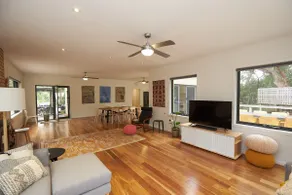 Claystone - walking distance to the beach! - Image 5