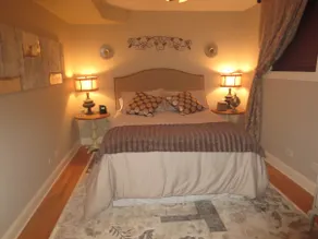 Urban Luxury 1BR/2BA Logan Square Condo w/Garage - Image 5