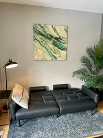 Cozy 2BR haus inn Pilsen with patio and fire pit 🔥 - Image 5