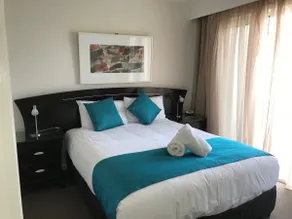 Port Campbell Parkview Luxury 2 Bedroom Apartment - Image 3