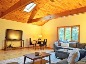 Open Concept Cozy Secluded Cabin - Pet Friendly - Image 5
