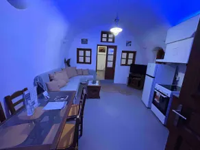 Tzannis Cave House - Image 5