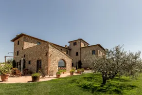 Unique view of the Tuscan countryside with swimming pool - Image 4