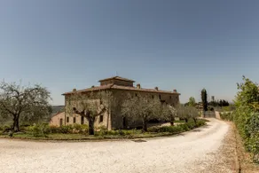 Unique view of the Tuscan countryside with swimming pool - Image 3