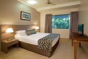 Beach Escape - Spacious 2 Bedroom - Image 2