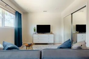 Cozy Clubhouse Retreat Near Claremont Colleges - Image 4