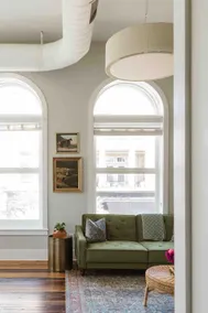 Stylish Condo Overlooking Broadway - Image 4