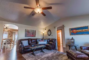 Beautiful Warm and Spacious Home, 3bed/2 full bath - Image 4