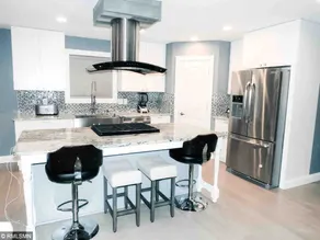 Gorgeous Home in Heart of Northeast's Art District!! Just 10 min from Downtown! - Image 3