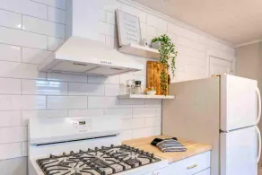 Vintage Riverview Cottage - Image 5