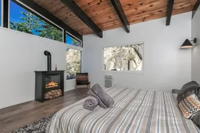 Hilltop Boulder Shack | Hot Tub · King Bed · Views - Image 5