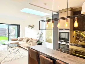 Architect Designed Town House Near Beach - Image 2