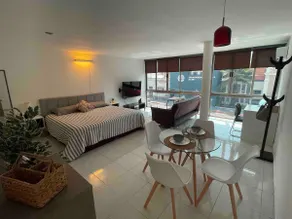 Warm and Bright Loft in Downtown - Image 5
