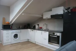Bright 2-bedroom apartment, at the foot of the Thermal Baths. - Image 4