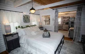 Whispering Willow Guest Cottage with HOT TUB - Image 5
