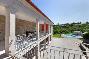 3-bedroom house with pool, garden and BBQ - Image 4