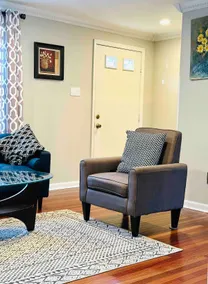 Beautiful Townhouse - Vienna Metro, 20 Min to DC - Image 3