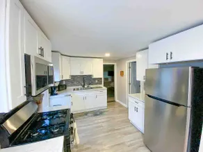 Near SU, Downtown, Hospitals - 3BR - Image 3
