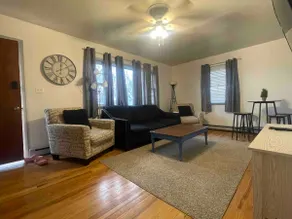 Spacious Duplex that is pet friendly - Image 5