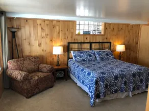 Bel espace de vacances privé. La cabine se sent juste à l'extérieur de la ville! - Image 4