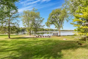 Pool House On The Lake - Image 3