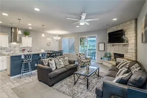 Luxury Waterfront Retreat - Sleeps 12! - Image 2