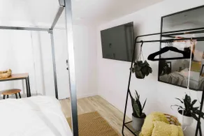 Modern Millcreek Guesthouse Suite 2 - Image 4