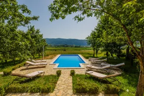 Beautiful cottage with heated pool for 22 ppl - Image 5