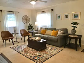 Charming Home Steps away from Silver Springs - Image 2