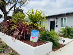 Petite Retreat, Steps from Burgers, Brews & More - Image 2