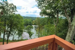 Tree Top cabin on the Shenandoah River - Image 2