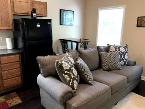 *One Bedroom Apt | One Mile to Downtown Lex* - Image 4