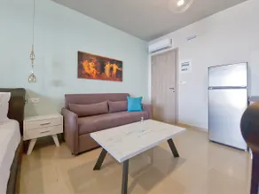 Epipleon Luxury Suites -105- Δωμάτιο 35τμ με βεράντα 35τμ μπροστά στη θάλασσα - Image 2