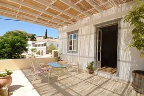 Charming house with spectacular views - Image 3