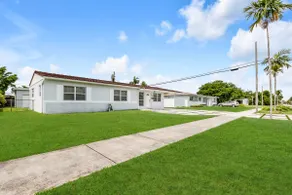 Spacious 4BR/2 bath house in Westchester - Image 2