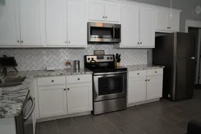 Comfy king bed, walk to the Riverwalk and Pearl - Image 3