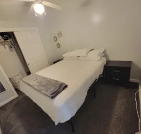 1 Bedroom Apartment with Kitchen & Full Bath - Image 4