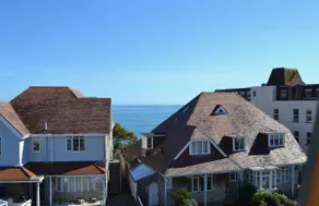 Top Floor Sea View Apartment, near Beach & Parking - Image 5