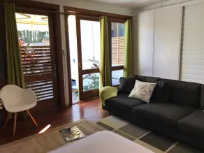 The Den | Private Byron studio|walk to beaches - Image 2