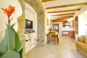 Spacious Apt with Stunning View in the Centre - Image 4